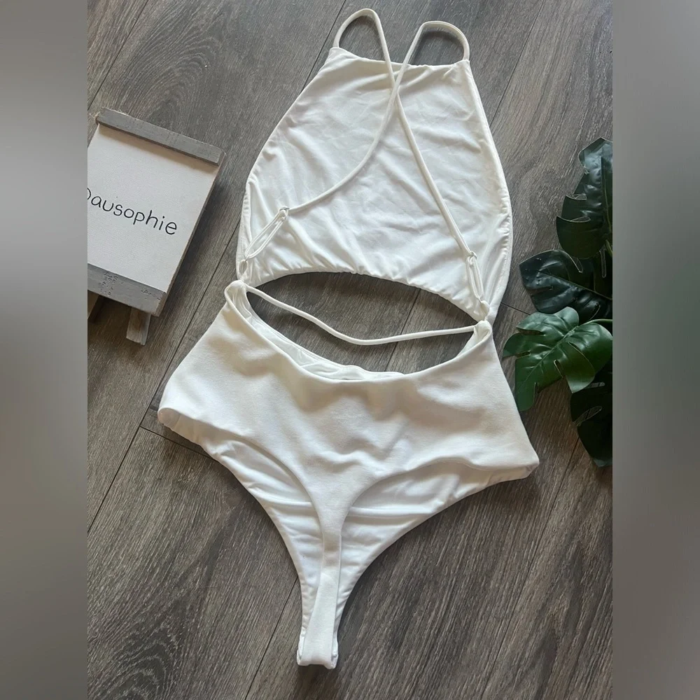 H:ours Esteban High Neck Cutout Racerback Bodysuit in Creamy White. Size XS